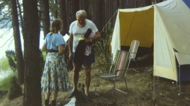 الكاردينال فويتيوا وأنا تيريزا تيميينيتسكا في رحلة تخييم عام 1987