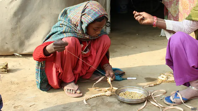 दंगा पीड़ितों के कैंप में मुस्कान