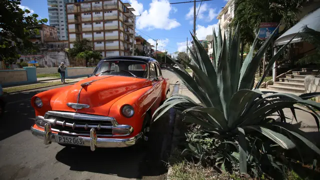 Оранжевый автомобиль