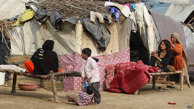 कैराना कैंप में दंगा पीड़ित