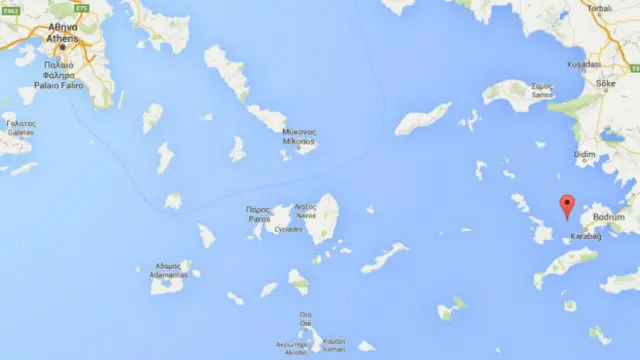 Під час створення Турецької Республіки після закінчення Першої світової війни і розділу території колишньої Османської імперії Греція отримала майже всі острови в Егейському морі, деякі з них - безпосередньо біля турецького узбережжя. Це викликає серйозну напругу між Грецією і Туреччиною. На фото позначені скелі, які Греція називає Імія, а Туреччина - Кардак