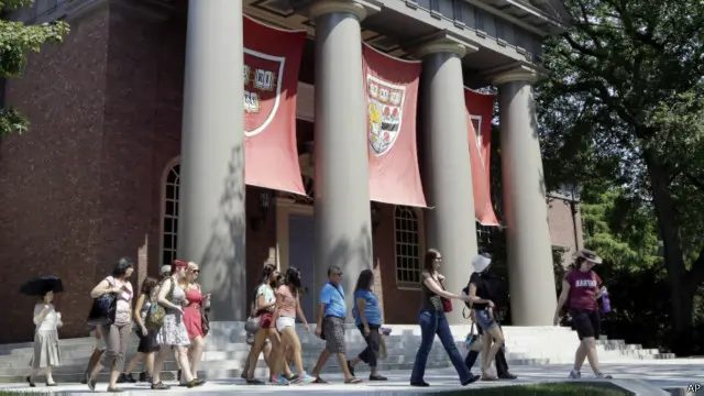 在普鳴教授2007年第二次開這門課時，慕名而來的學生擠滿了整個教室，佔不到座的還盤腿坐在長長的台階上。為了學生的安全考量，哈佛最終決定將課堂換到整個校園最大的教室Sanders Theatre。