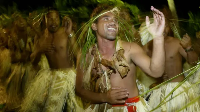 Токелау - самоврядна територія Нової Зеландії в південній частині Тихого океану. Один із островів архіпелагу - острів Суейнс - у XIX столітті перейшов у володіння США відповідно до закону 1856 року, який дозволяв громадянам США заволодівати островами з покладами гуано, які перебувають поза юрисдикцією інших країн