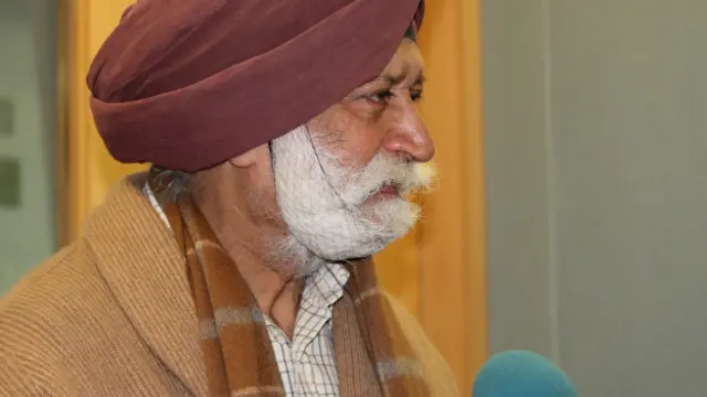 पुष्पिंदर सिंह बीबीसी स्टूडियो में