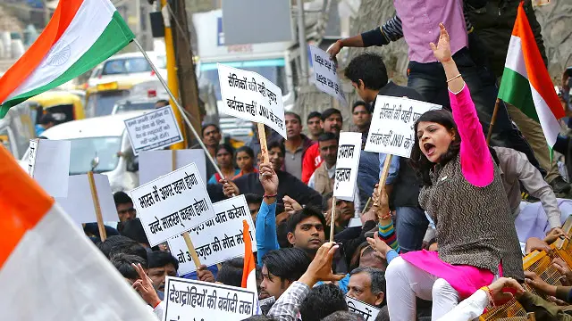 طالب علم رہنما کنہیا کمار کی گرفتاری کے بعد دہلی اور بھارت کی دیگر یونیورسٹیوں میں احتجاج اور ہنگامے شروع ہوگئے تھے