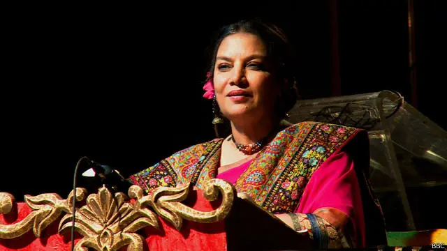 شبانہ اعظمی نے اپنی والدہ شوکت اعظمی کا کردار ادا کیا