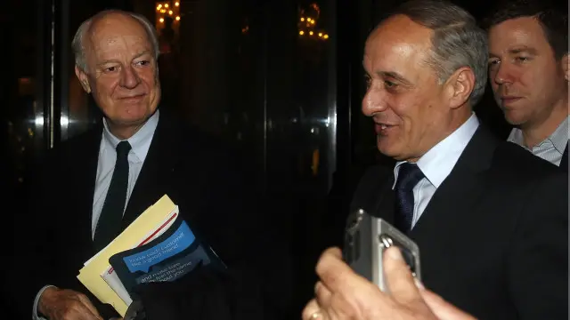 دي ميستورا يبحث مع المسؤولين وقف إطلاق النار وإدخال المساعدات الإنسانية