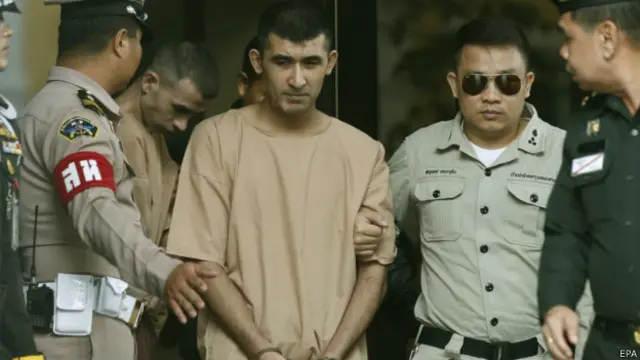 对31岁的比拉·穆罕默德和27岁的玉素甫·米尔艾力的审判星期二在曼谷一家军事法庭正式进行。