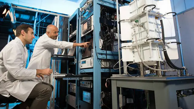 В качестве одного из возможных источников питания для продолжительных миссий рассматривается улучшенный радиоизотопный генератор Стирлинга