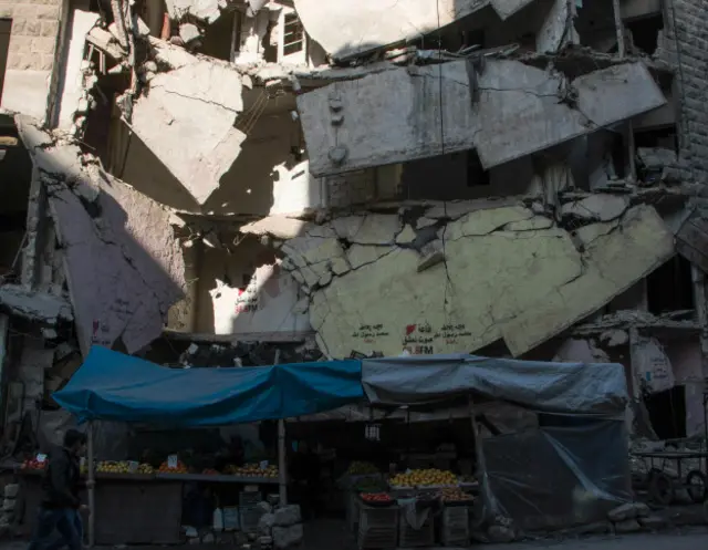 Quân chính phủ Syria đe dọa bao vây thành phố Aleppo