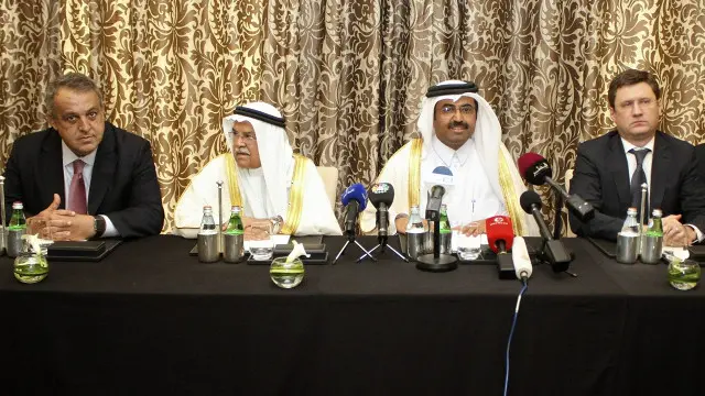 Министры энергетики (слева направо) Венесуэлы, Саудовской Аравии, Катара и России договорились о заморозке добычи нефти на уровне января