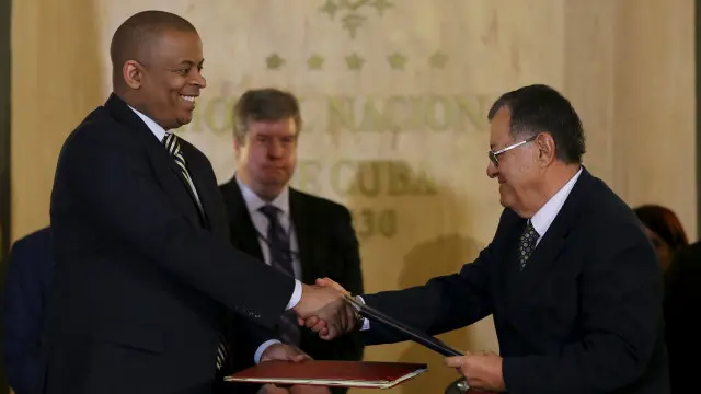 Anthony Foxx y Adel Uzquierdo Rodríguez