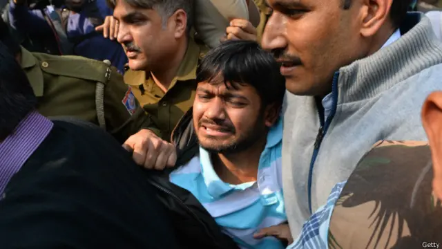 تاہم کچھ لوگوں نے اُن کی سیاسی توانائیوں کے حوالے سے خدشات کا اظہار کیا ہے