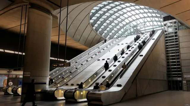 Станция "Канари Уорф"