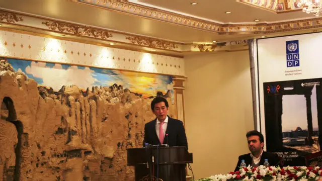 ډېری سیاسي مشران او د پارلمان غړي په قضايي او امنیتي ادارو کي لاسوهنه کوي سریراک پلیپاټ