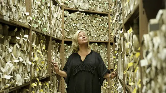 英国议会大厦西侧塔楼内的档案库里，牛皮文件汗牛充栋。