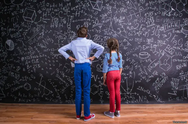 Niños al frente de formulas