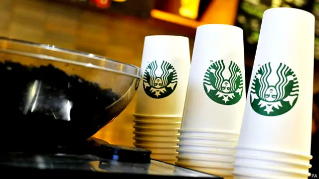 Vasos de bebidas en Starbucks