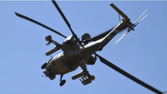 كانت المروحيتان تحلقان على ارتفاع منخفض