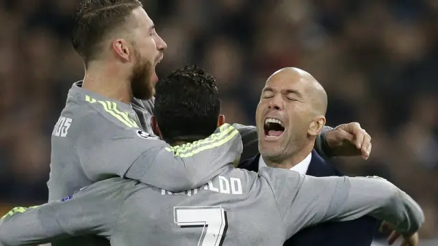 Zidane nay đang huấn luyện Real Madrid