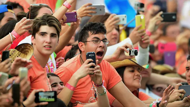 Jóvenes en acto del Papa en Morelia