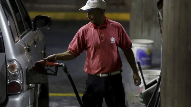 الاقتصاد في فنزويلا يمر بأزمة شديدة جراء تهاوي أسعار النفط