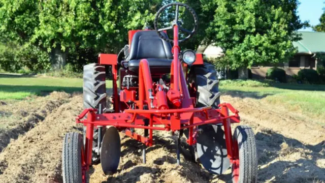 El tractor Oggún llamó la atención de las autoridades estadounidenses y cubanas