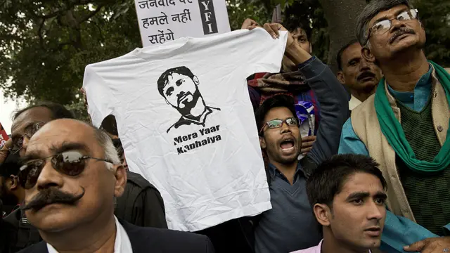 بھارت کے دارالحکومت دہلی کی مشہور جواہر لال نہرو یونیورسٹی طالب علم رہنما کنہیار کمار پر ’غداری‘ کے مقدمے کے خلاف احتجاج جاری ہے۔