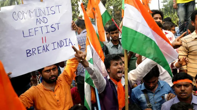 جواہر لال نہرو یونیورسٹی میں حکمراں بھارتیہ جتنا پارٹی سے منسلک سٹوڈنٹ ونگ کے تین عہدیدار مستعفیٰ ہو گئے ہیں۔ان عہدیداروں کے مطابق انھیں اس مسئلے سے نمٹنے کی حکمت عملی پر مایوسی ہوئی ہے۔