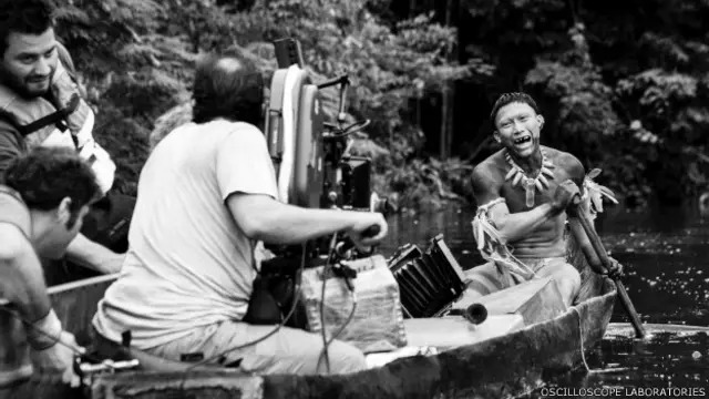 "Обійми змія"