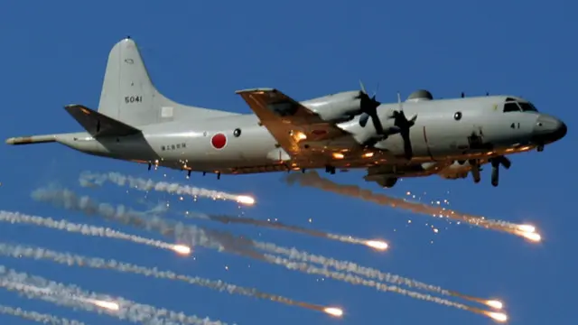 P-3C海上巡邏機可以憑借自身燃油儲備，飛行10個小時，活動半徑達3000多公里，可以對沿途大範圍內的海上目標進行空中偵察和監視。(資料圖片）