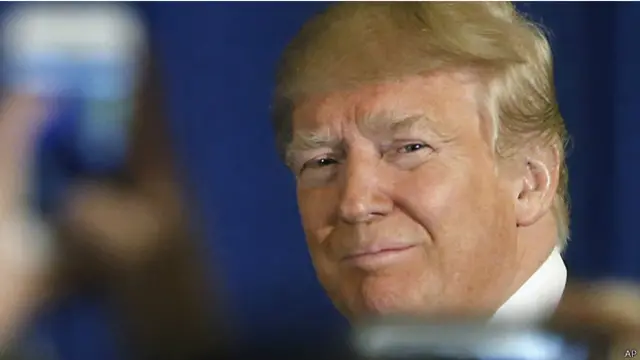 رد ترامب بالقول "إن البابا سيتمنى انه انتخب رئيسا عندما تهاجم "الدولة الاسلامية" الفاتيكان."