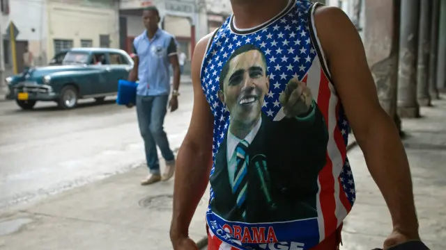Un joven con una camiseta de Obama en Cuba