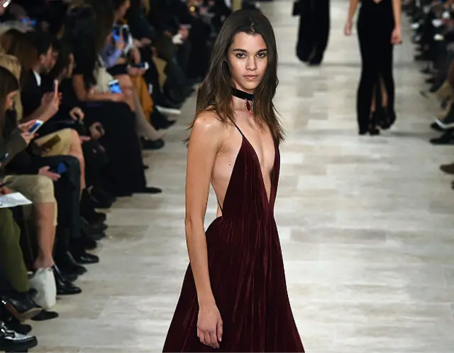 Модель на показе коллекции Ralph Lauren