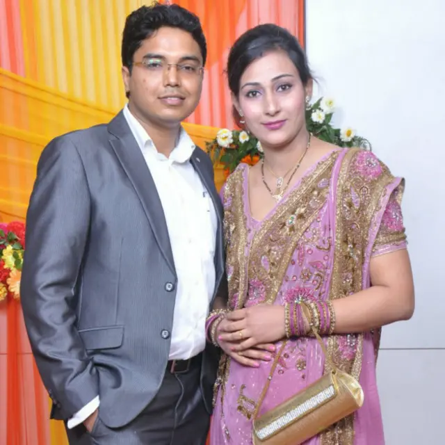 श्लोक के पैदा होने के कुछ समय बाद नेहा तंवर औऱ उनके पति.