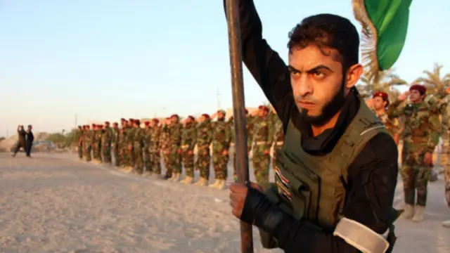 Basra vilayetinde, bu resimdeki Mehdi Ordusu milisleri gibi, IŞİD'e karşı olan Şiiler ağırlıkta.