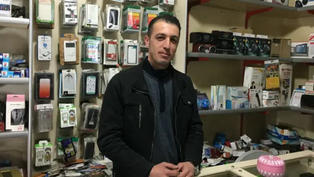 Elektronik malzemeler satan Sait Caner, 'huzur olmayan yerde insan keyfine para harcar mı' diyor