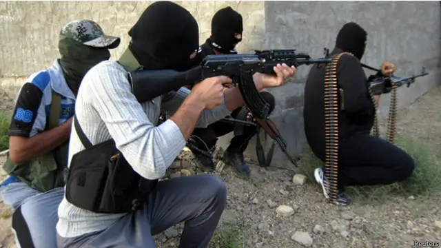 صورة من الارشيف لمسلحين في الفلوجة