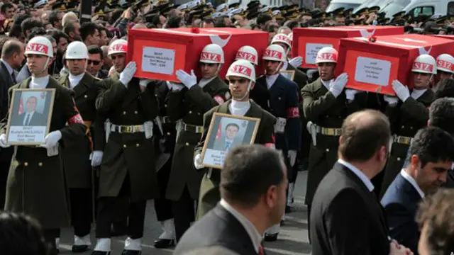 دې چاودنې کې ٢٨ کسان وژل شوي وو.