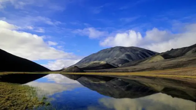 لا تنقطع الشمس عن جزيرة إلسمير في فصل الصيف، لكنها في المقابل لا تشرق أبدا في فصل الشتاء