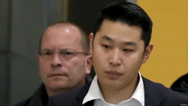 美国华社在数十个城市发起游行,声援巡逻时因手枪走火误杀非裔青年获罪的纽约华裔警员梁彼得。