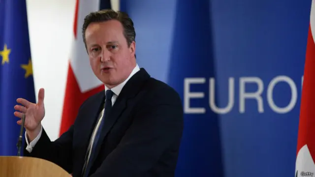 霍华德曾在2003年至2005年间领导英国的保守党。那段时间,他也曾是奥斯本和卡梅伦的政治“导师”。