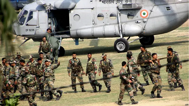 روہتک میں فوجیوں کو ہیلی کاپٹروں کے ذریعے اتارا گیا ہے جبکہ متاثرہ علاقوں میں فوج کا فلیگ مارچ جاری ہے۔
