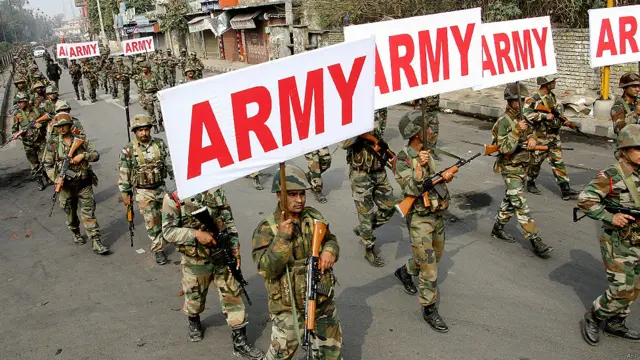 بھارت کی سرکاری خبر رساں ایجنسی پی ٹی آئی نے حکام کے حوالے سے بتایا ہے کہ جھجھر میں جاٹ برادری کے مظاہروں کے دوران فائرنگ اور املاک کو آگ لگانے کی کوشش کو روکنے کے لیے مسلح افواج کی فائرنگ سے پانچ افراد ہلاک ہو گئے۔
