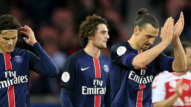 Pengalaman Ibrahimovic (kanan) yang panjang di liga sepak bolaBelanda, Italia, Spanyol dan Perancis, membuat namanya masih berkilau untuk direkrut klub papan atas.