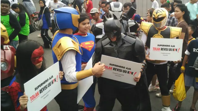 super hero tolak revisi UU KPK
