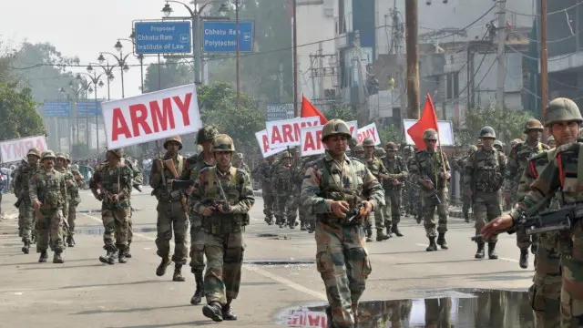وقعت أعمال العنف على الرغم من انتشار الجيش في الشوارع