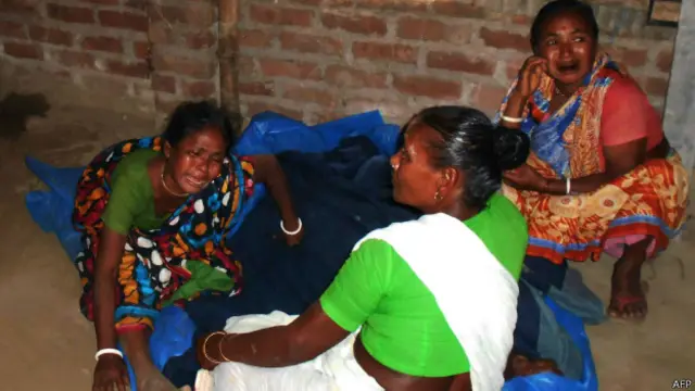 मृत पुजारी के परिजन