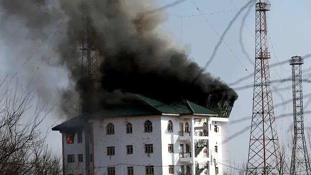 کشمیر میں مسلح شدت پسندی میں ایک ایسے وقت اضافہ ہوا ہے جب نریندر مودی کی حکومت کے خلاف عوامی حلقوں میں کافی غم و غصہ ہے