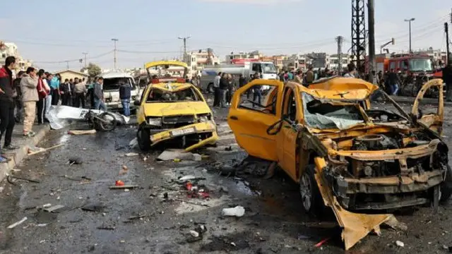 Bom nổ ở Homs để lại cảnh tượng các xe hơi vỡ nát